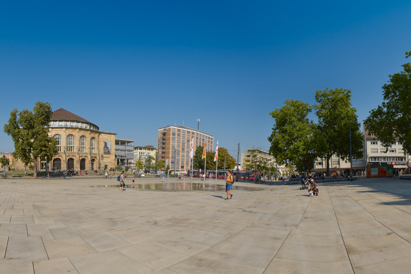 Platz der Alten Synagoge mit Theater